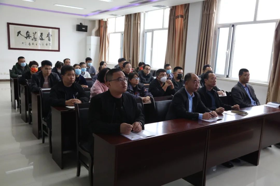 fire safety is more important than the mountain - huaxing pet food to carry out fire safety training meeting